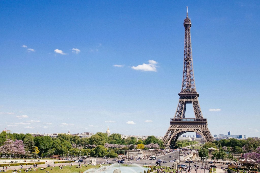 Paris: A Guide to Exploring the City of&nbsp;Lights